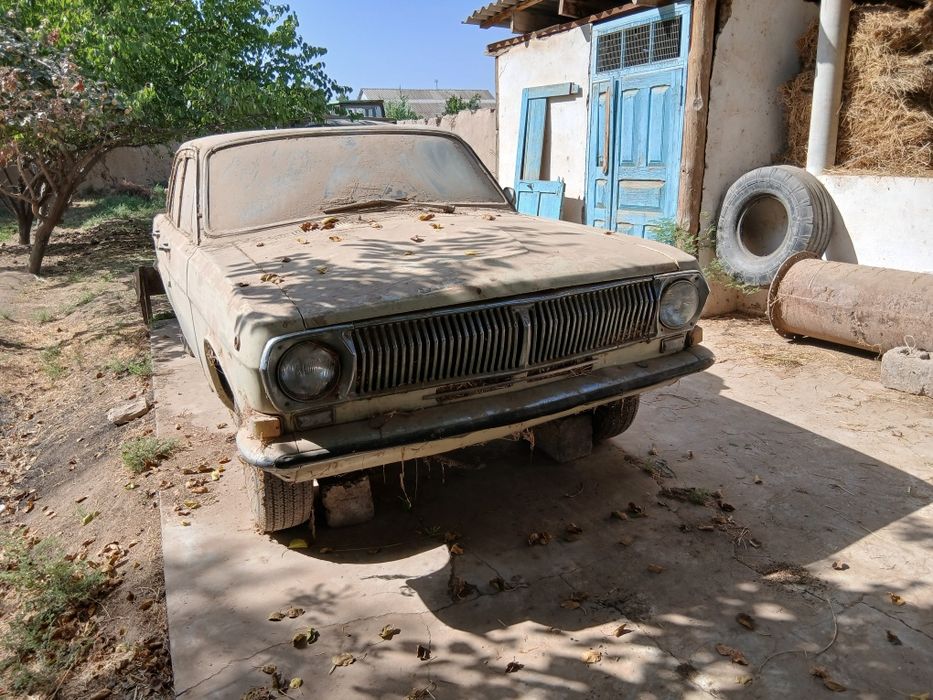 Волга газ 24 сотилади.