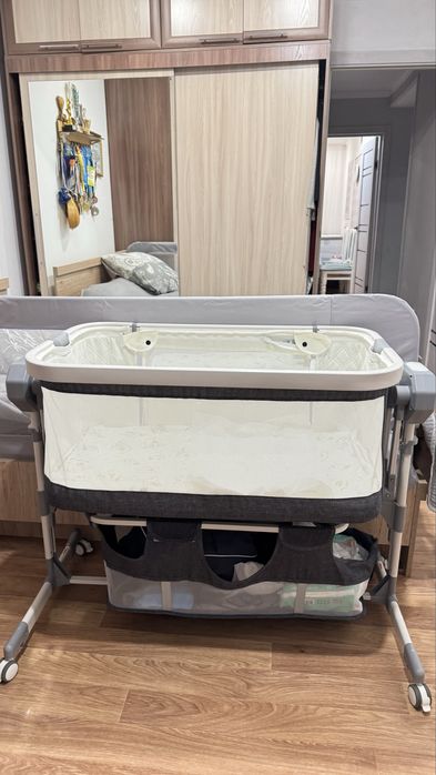 Продам приставную кроватку манеж