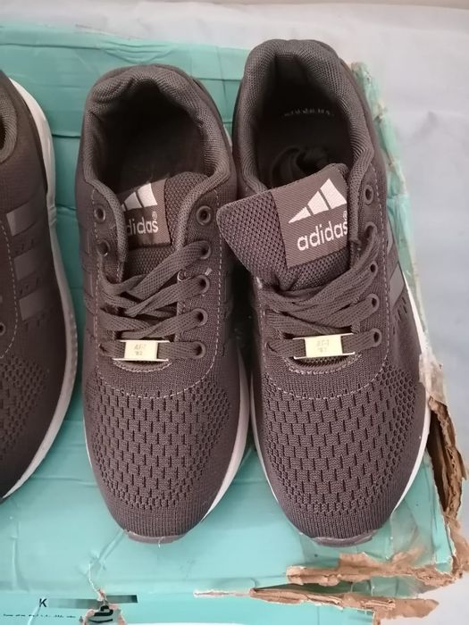 Продам сетчатые кроссовки(не тонкие) . 2900