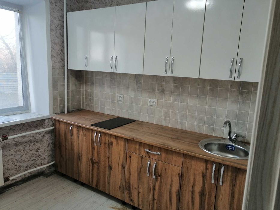 Продам 2 ком. в общежитии, 1/5, кирп., 55 кв.м., ремонт, 9,8 млн.