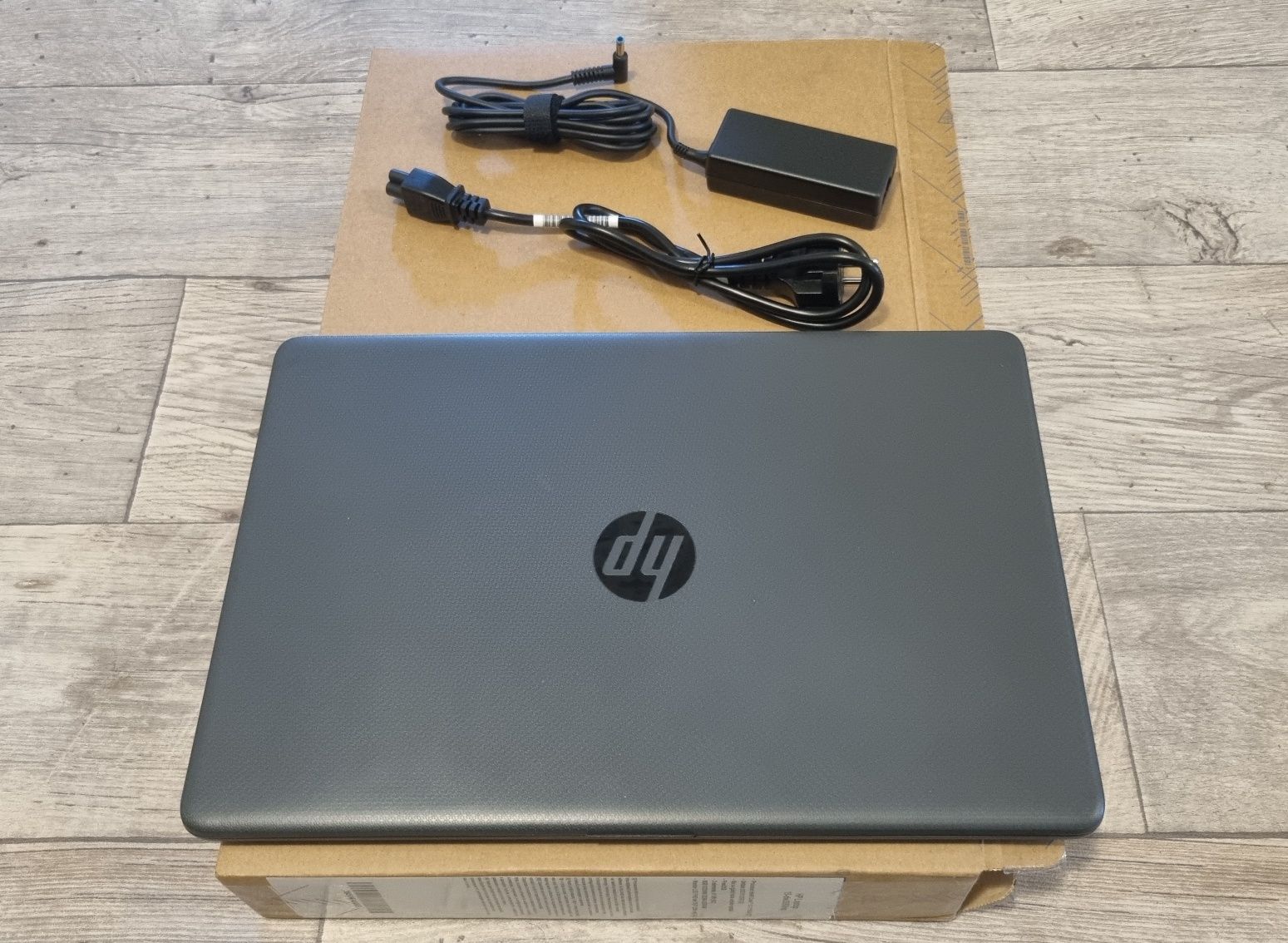 Laptop HP 15-dw3050nq Intel Core i3-1115G4 15.6" 512 GB SSD 8 GB RAM