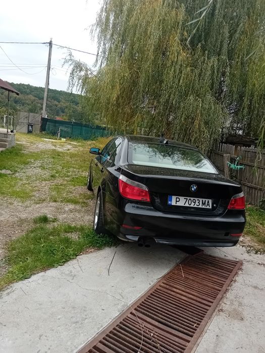 Vând   BMW E60 525 benzina acte valabile 1ande zile   feislift