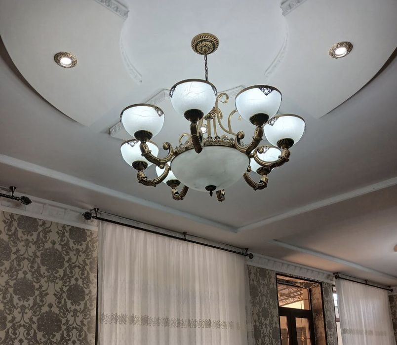 Продаются люстры