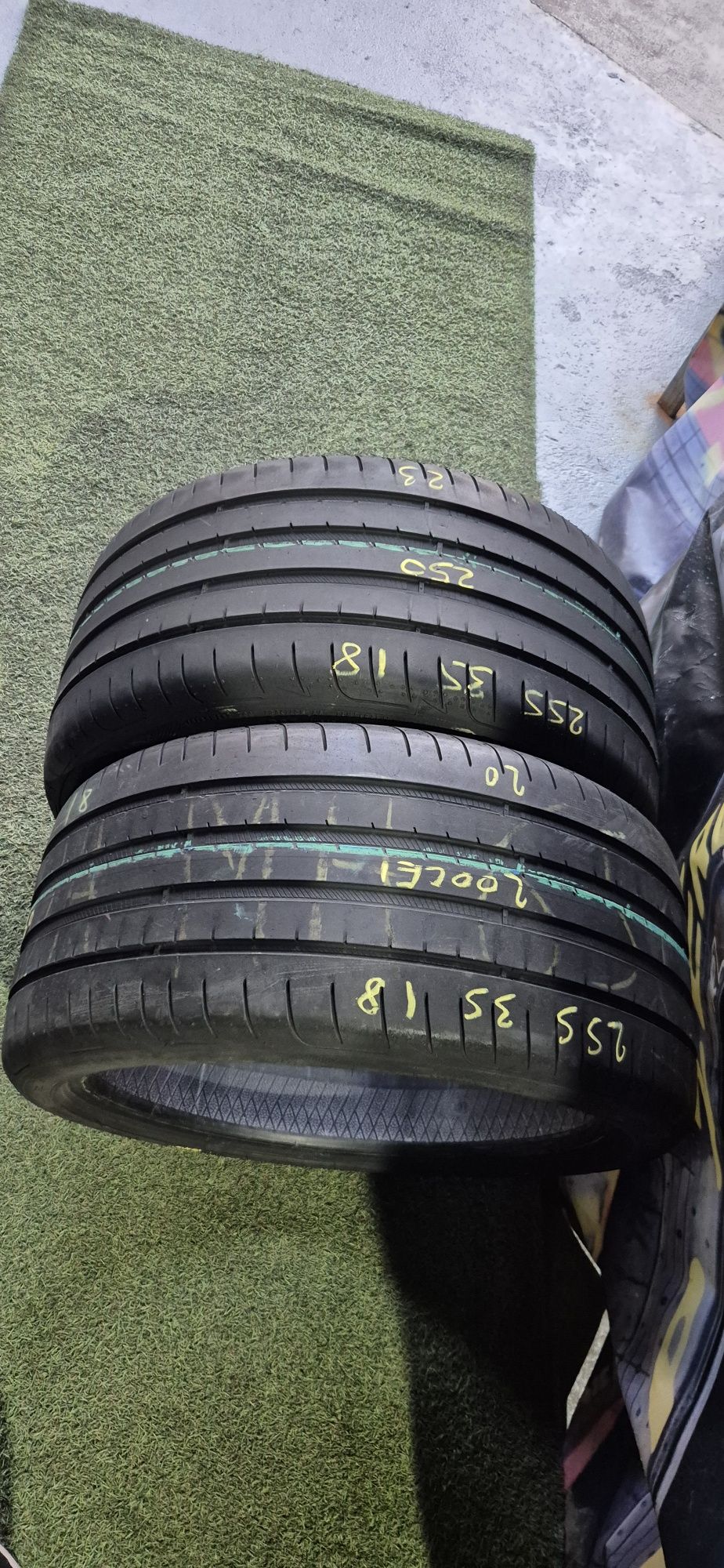 255 35 18 Goodyear