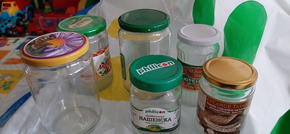 Буркани с въртящ капак