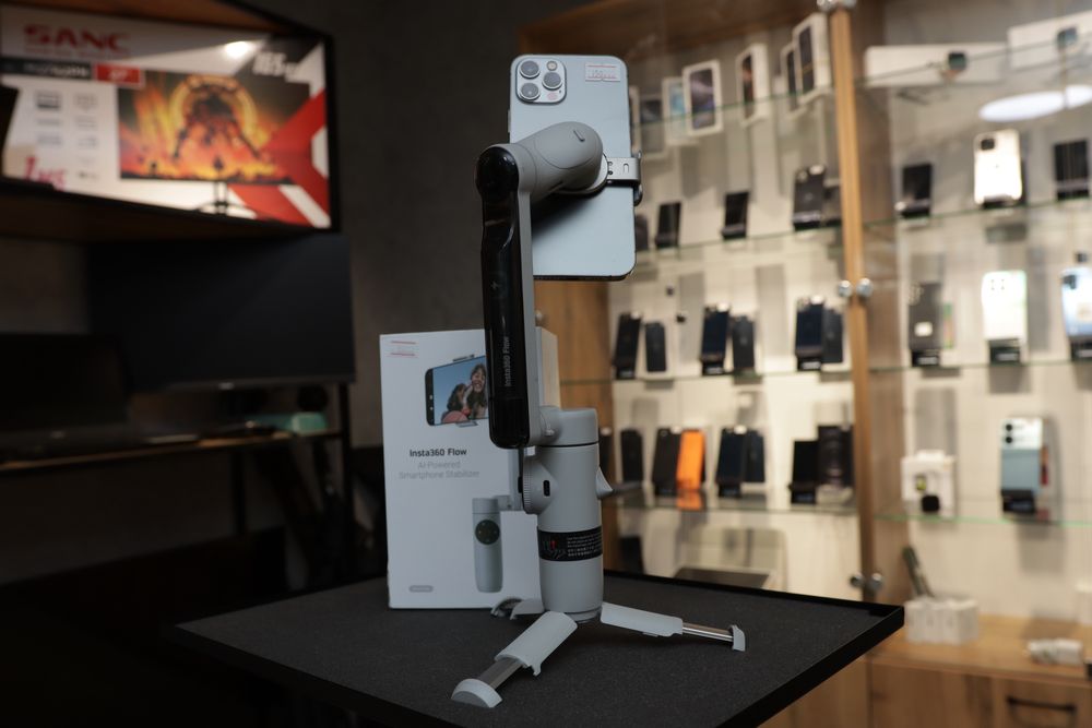 Стабилизатор Insta360 Flow