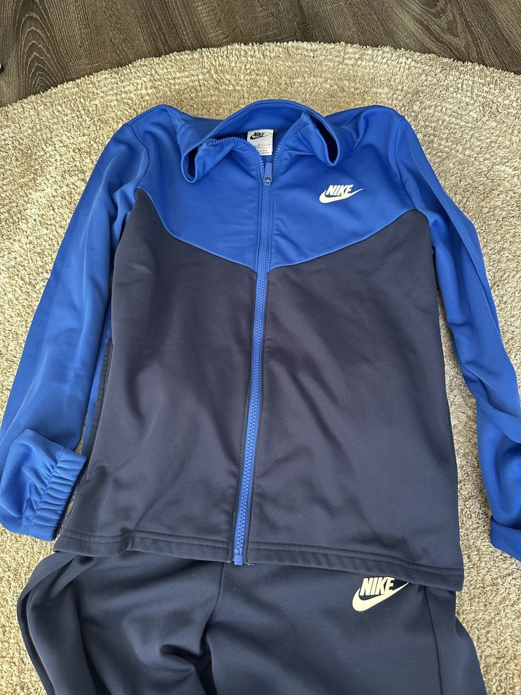 Екип Nike за момче 147-158 см