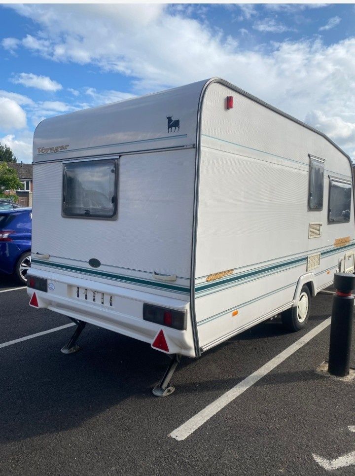 Продавам каравана Каравана "Sterling Voyager" 2000г. с ФОРСЕЛТ!