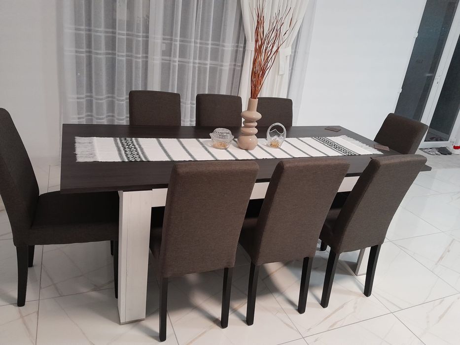 Masa cu acaune pentru living aproape noi, impecabile