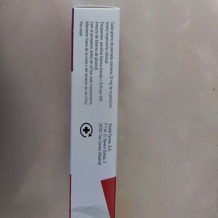 Vând 1 cutie unguent Bactroban nazal și 1 cutie unguent Bactroban 15 g