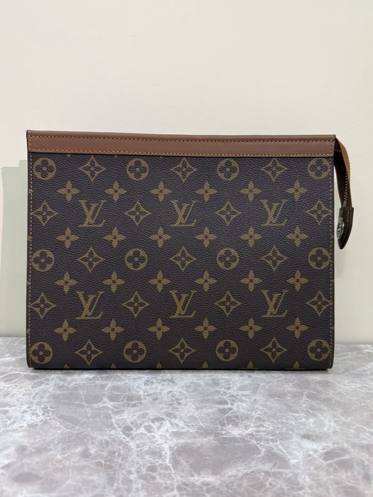 КАТО ЧИСТО НОВ Louis Vuitton Clutch