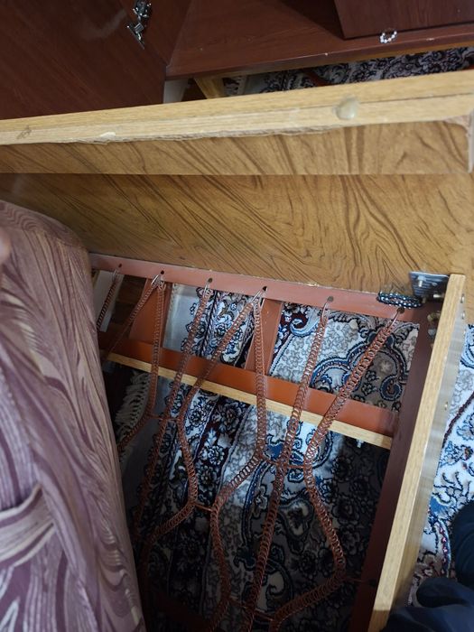 Кроват бир уриндикли