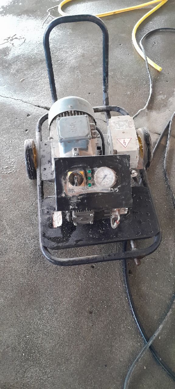 Karcher sotiladi xolati yaxshi Omax