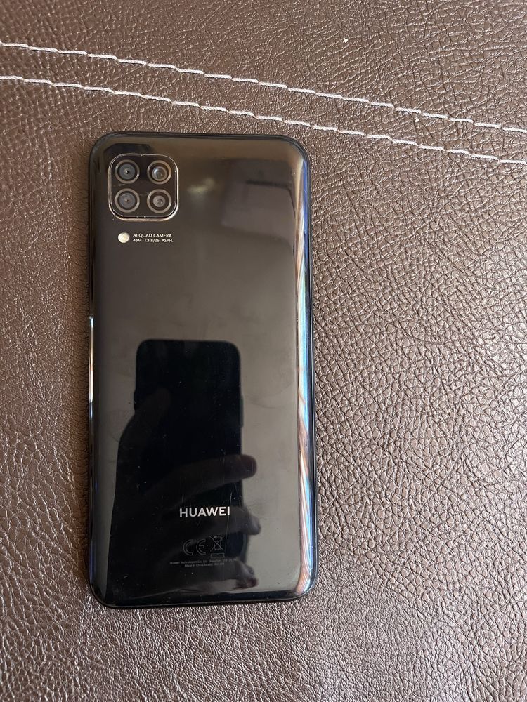Продавам Huawei p40 lite