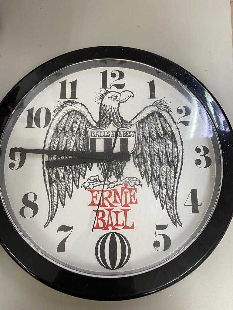 Часы настенные Ernie Ball