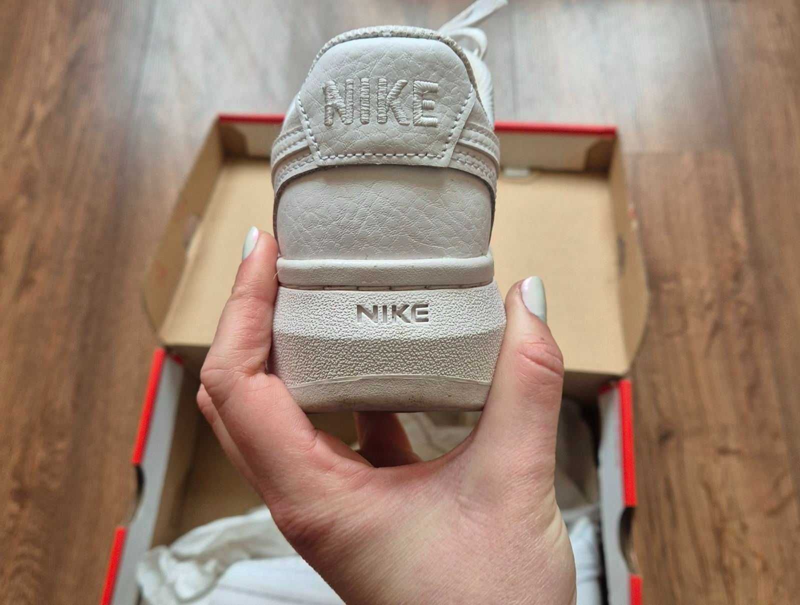 Nike НОВИ дамски маратонки