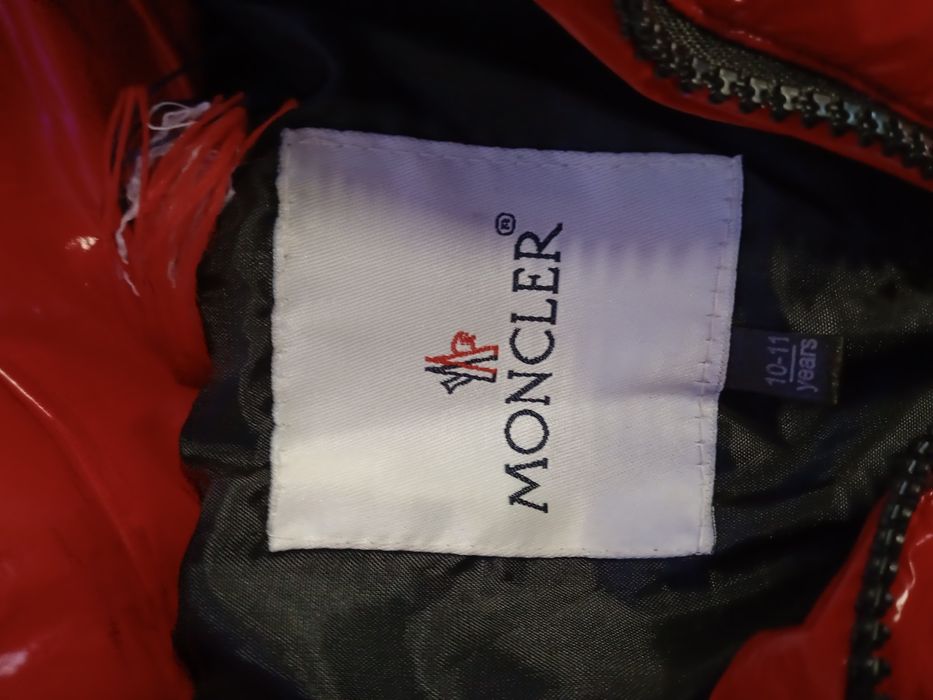 Geaca Moncler Roșie