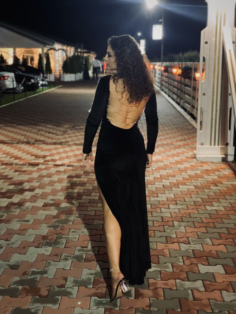 Vând rochie elegantă de seara