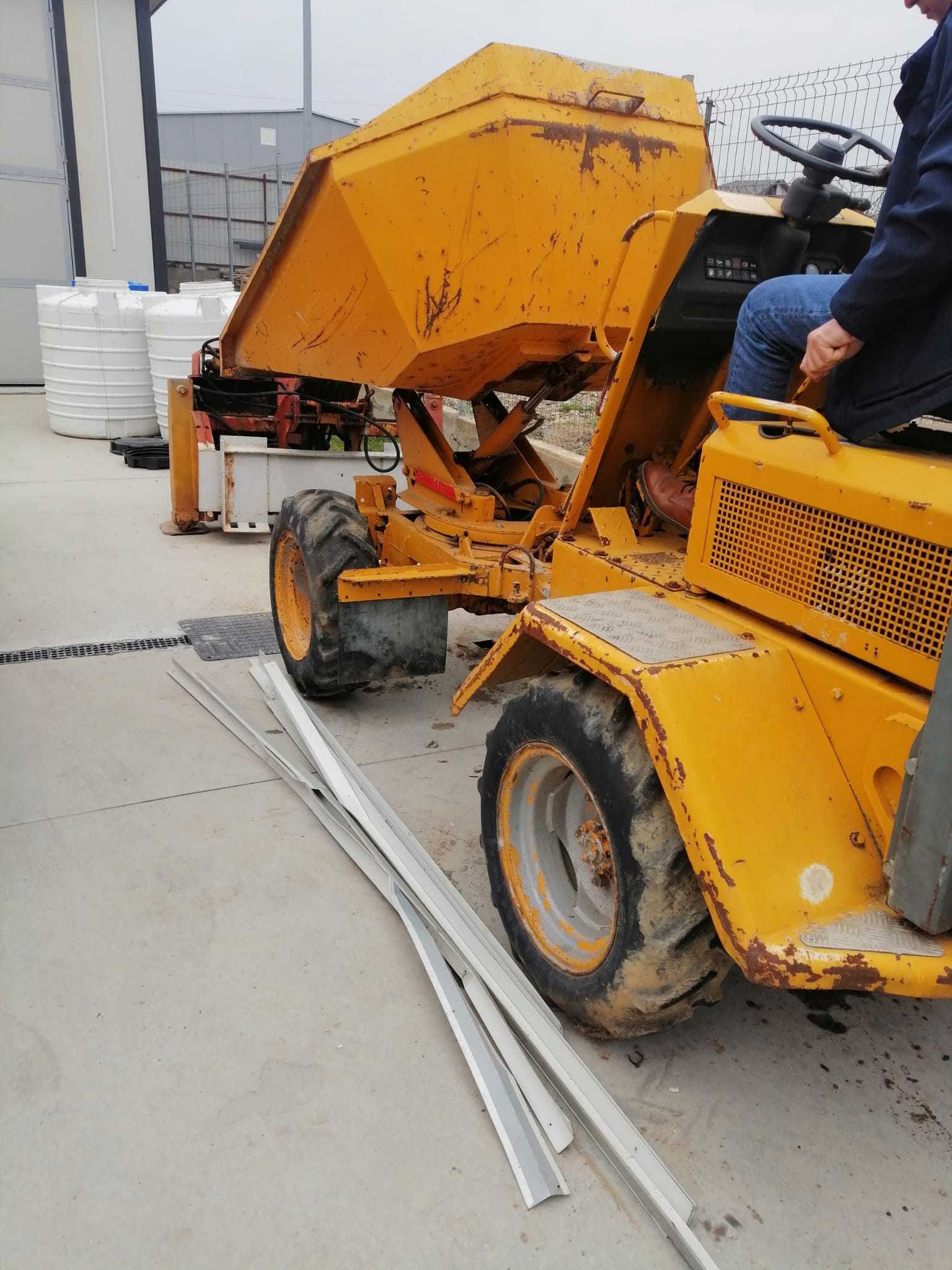 Brat pentru săpat BOBCAT pret 2500 euro  și Dumpper  pret 7500 euro.