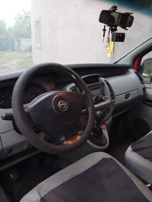 Vând Opel vivaro 8+1