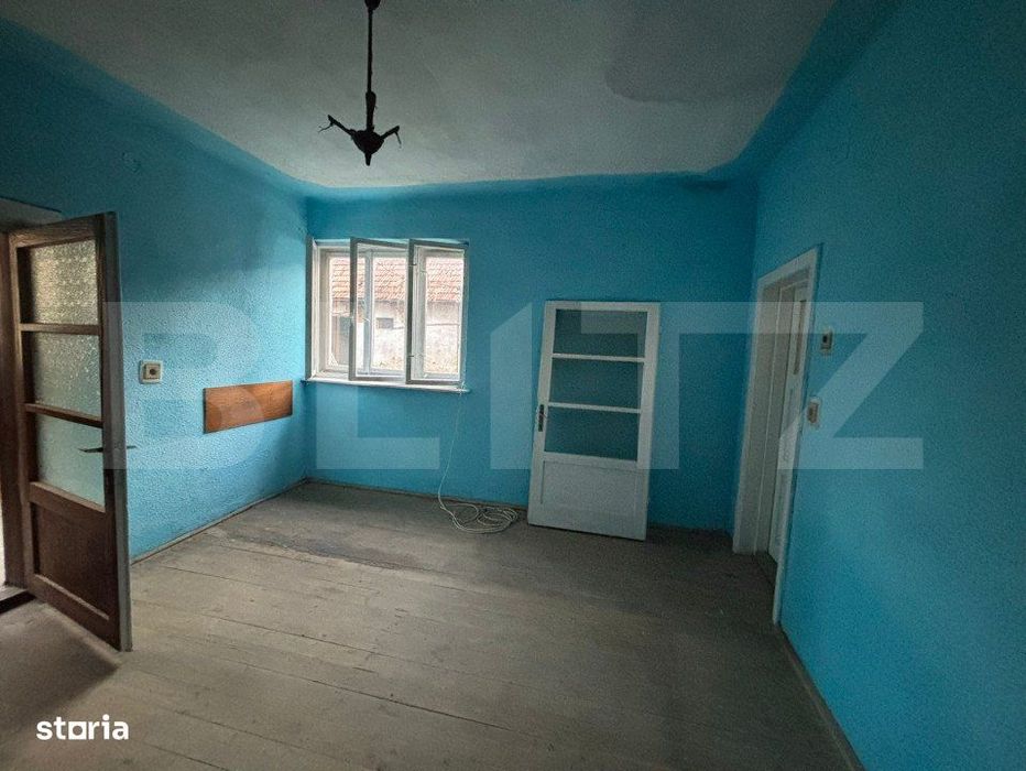 Casa cu anexe si gradina.