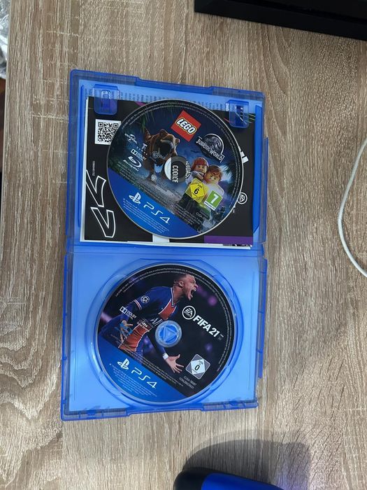 Vand ps4 in stare perfecta