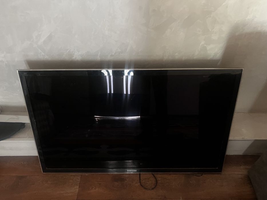 Продам телевизор на запчасти  б у самсунг