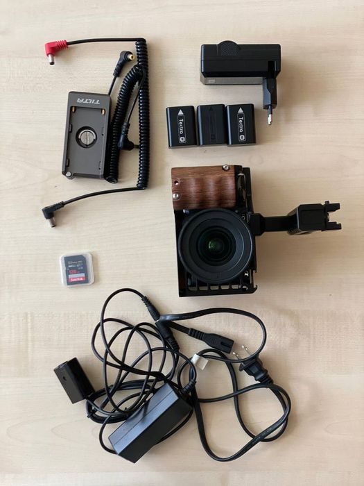 Sony a6500 + обектив Sigma 16mm f/1.4 + SmallRig (Full Kit)