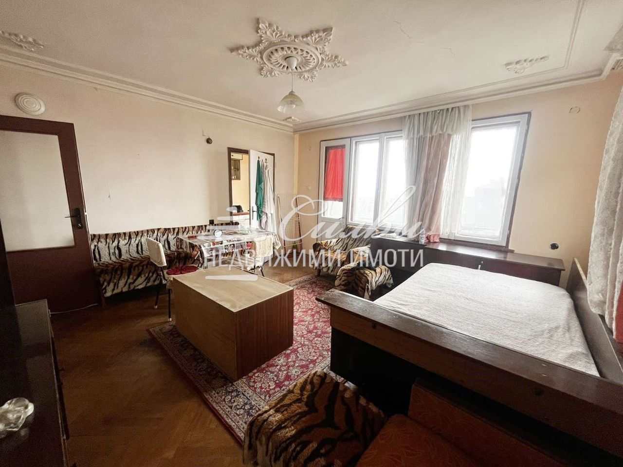 Продава се Тристаен апартамент в Шумен, Военно училище - 104 кв.м за 1347 €/кв.м - Снимка #1