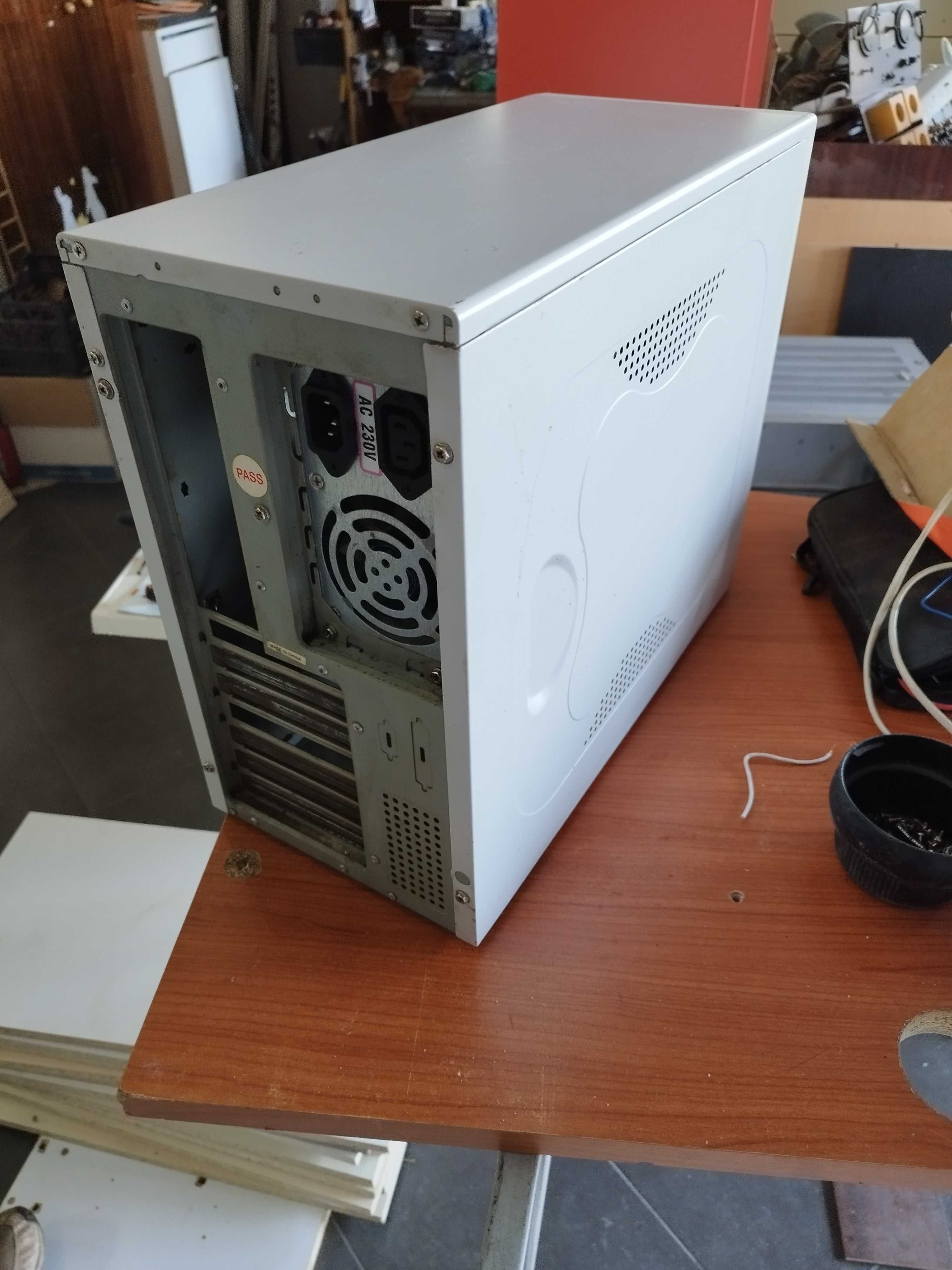 Компютърна кутия със захранване стар модел Sunny LC-B 235 atx
