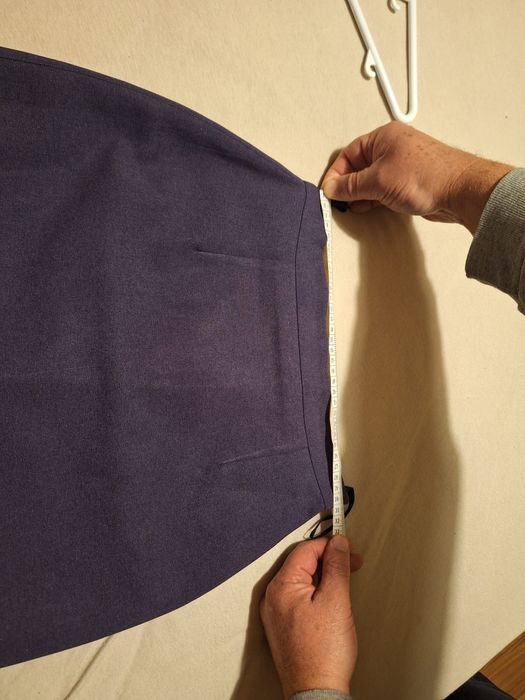 Лилав официален костюм - вталено сако и пола, размер С