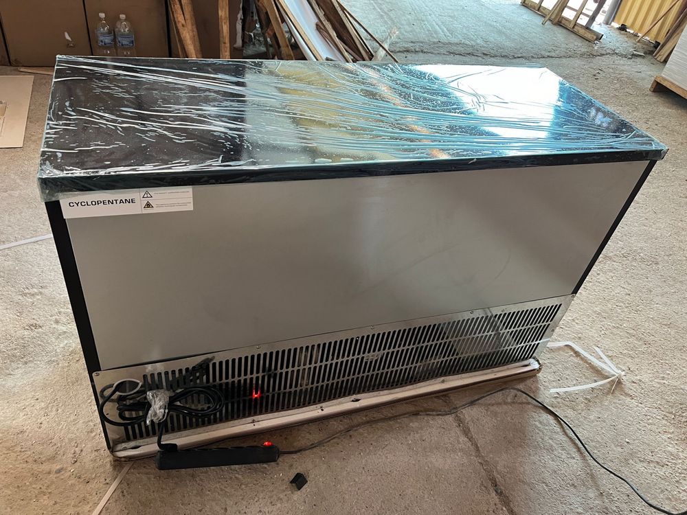 Vitrina frigorifica minibar cu 3 usi