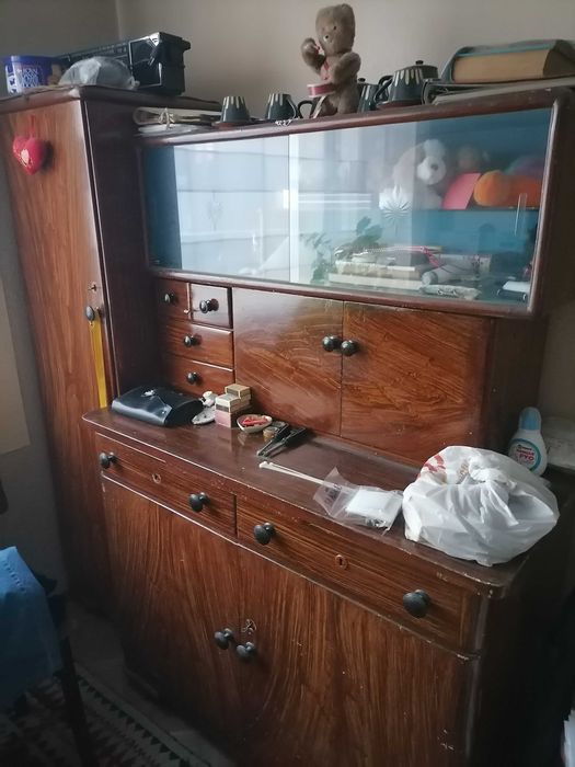 Витринен шкаф тъмно  кафяв