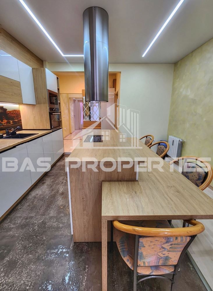 Дава се под наем Тристаен апартамент в София, Център - 90 кв.м за 1575 € - Снимка #1