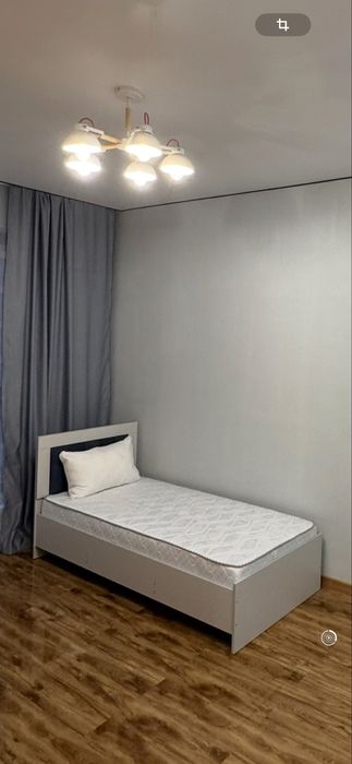 Односпальная кровать с матрасом