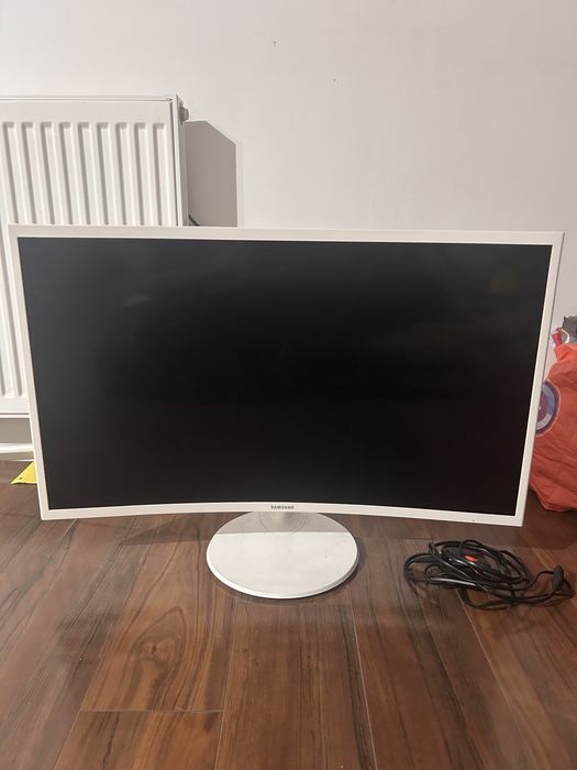 Monitor Curbat Samsung 60hz 32” 1920x1080p