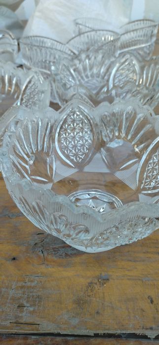 Xrustal chaq-chuq idishla, oq chinni