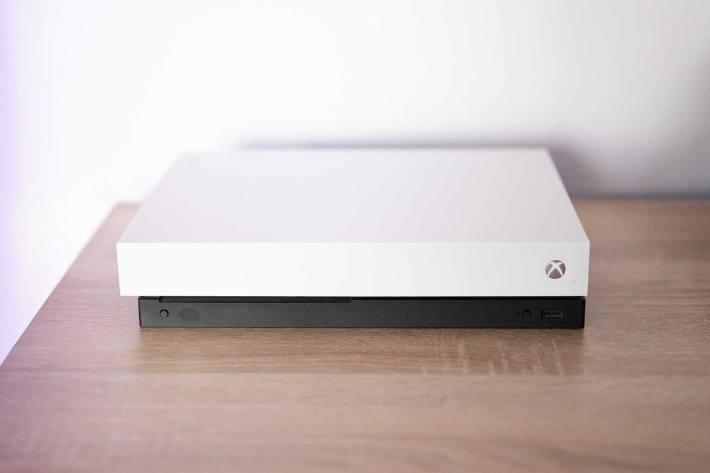 Xbox One X + Controller si Joc Diablo