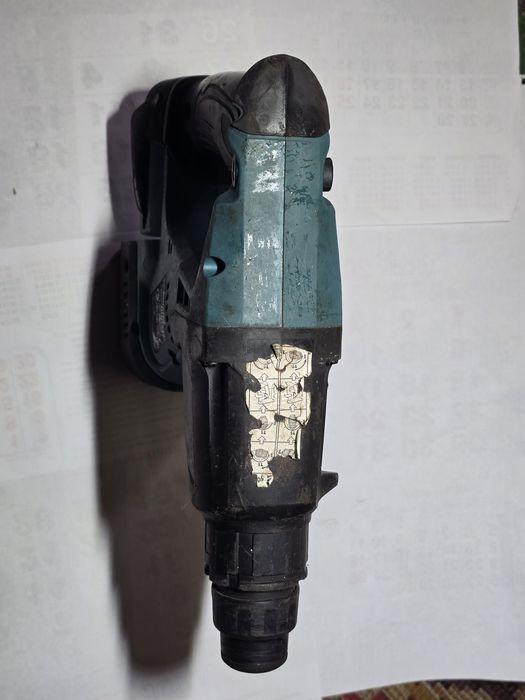 Безчетков перфоратор Makita DHR242