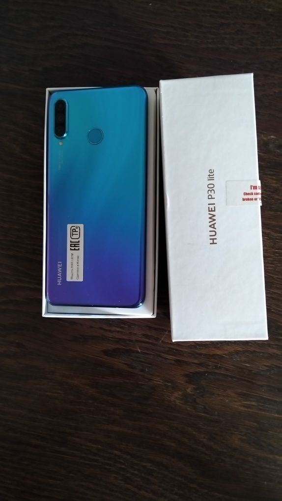 Продаю телефон HUAWEI PI30 Lait