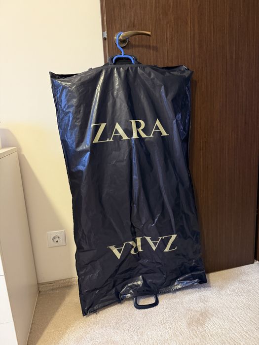 Vand costum Zara