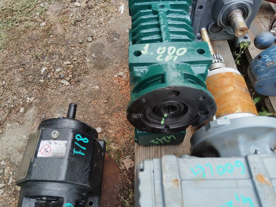 Reductor pentru troliu tractoras