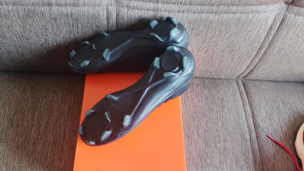 Футболни обувки Nike PHANTOM LUNA II PRO FG Номер 41  26см.