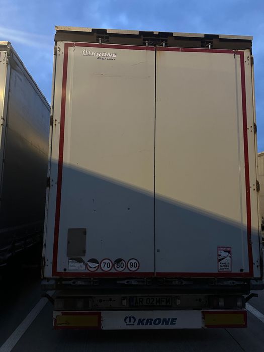 Vand remorca Krone mega