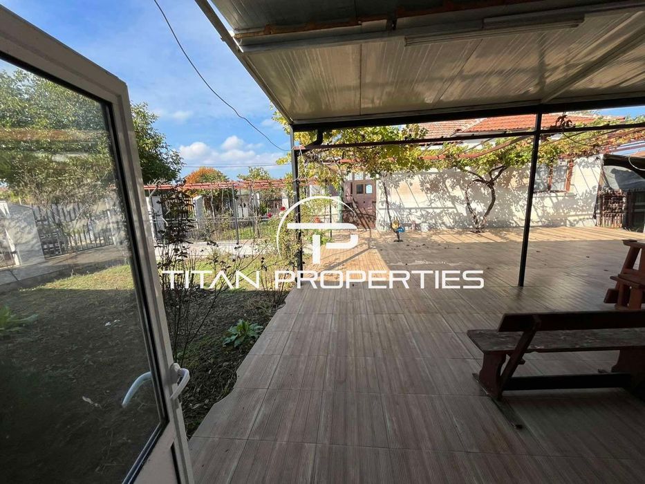 Ключ в офиса!  Къща в село Черни връх с отлична локация