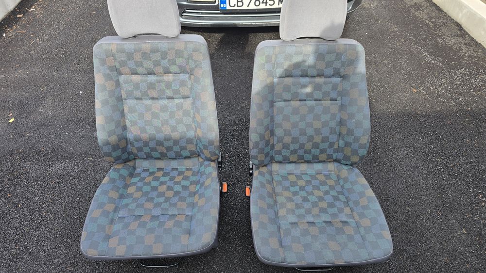 Седалки за VITO 638, предни 2 броя, перфектни.