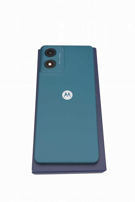 Чисто нов Moto G04 64 GB + калъф и зарядно