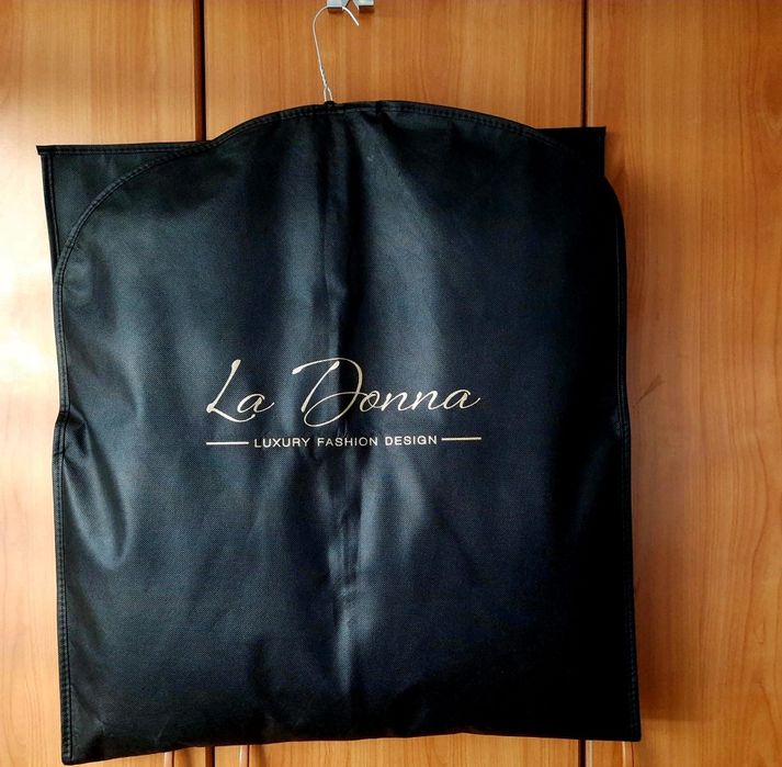 Rochie elegantă cu talie înaltă