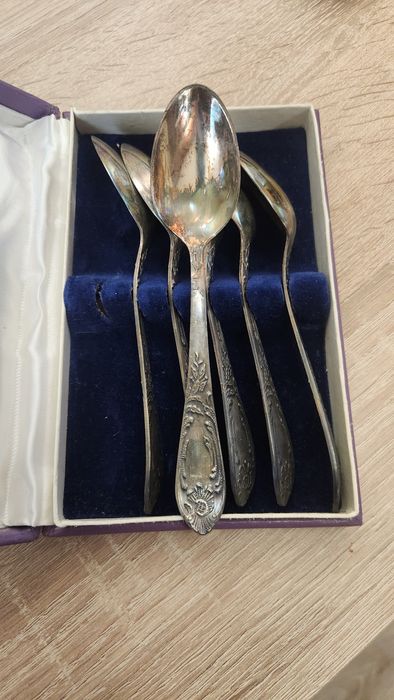 Посребрени лъжичкш за чай