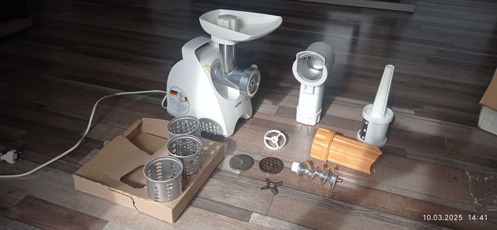 Mașină electrică de tocat carne Zelmmer